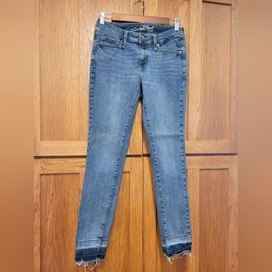 Universal Thread Women's Jeans 2/26R
